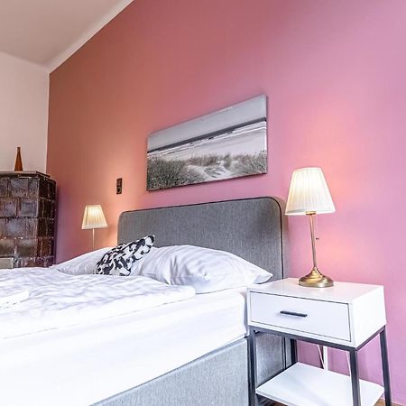 Lovely 1Br Apt. Near Akh Hospital Wina Bagian luar foto