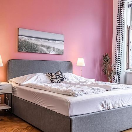 Lovely 1Br Apt. Near Akh Hospital Wina Bagian luar foto