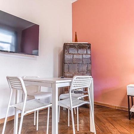 Lovely 1Br Apt. Near Akh Hospital Wina Bagian luar foto