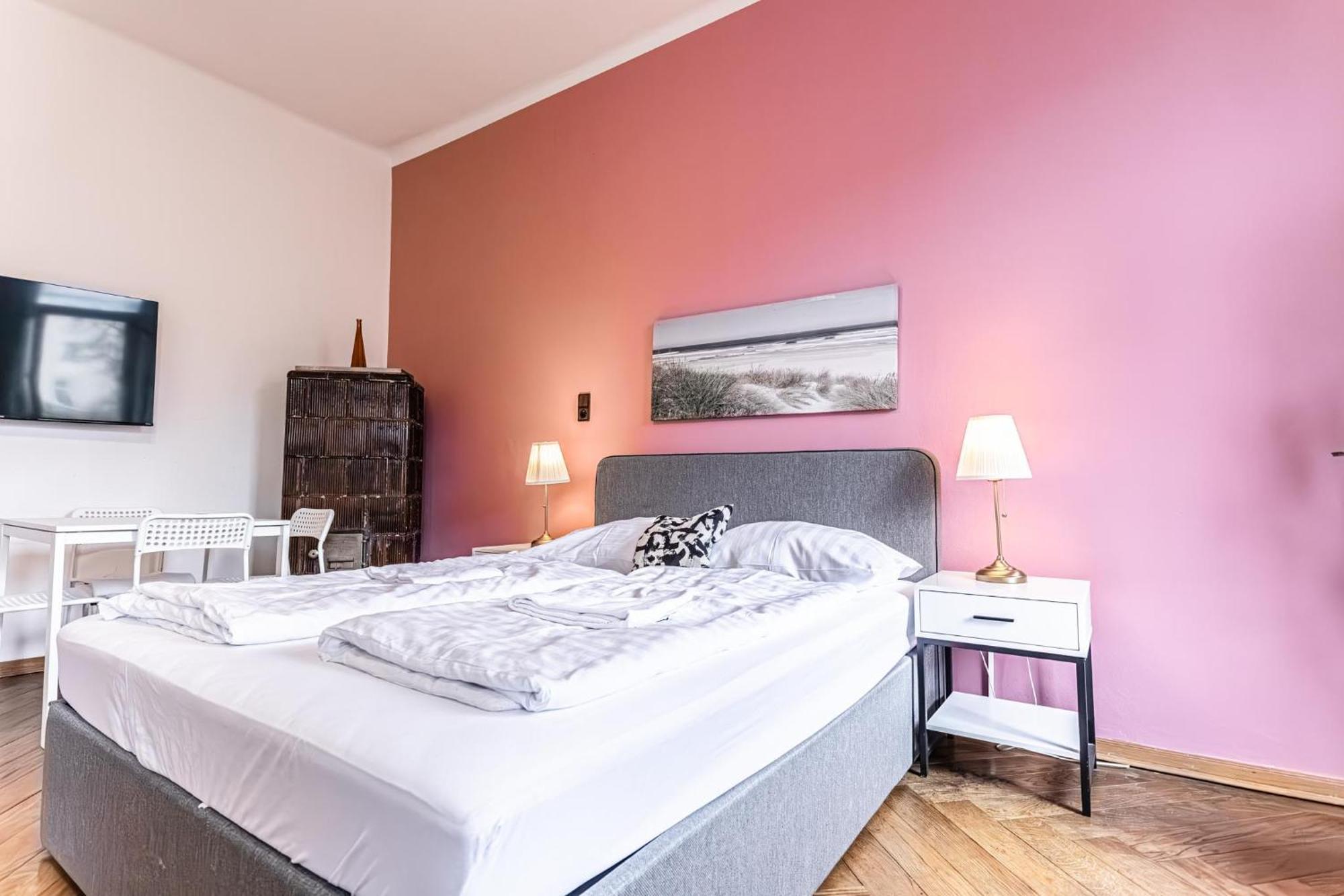 Lovely 1Br Apt. Near Akh Hospital Wina Bagian luar foto