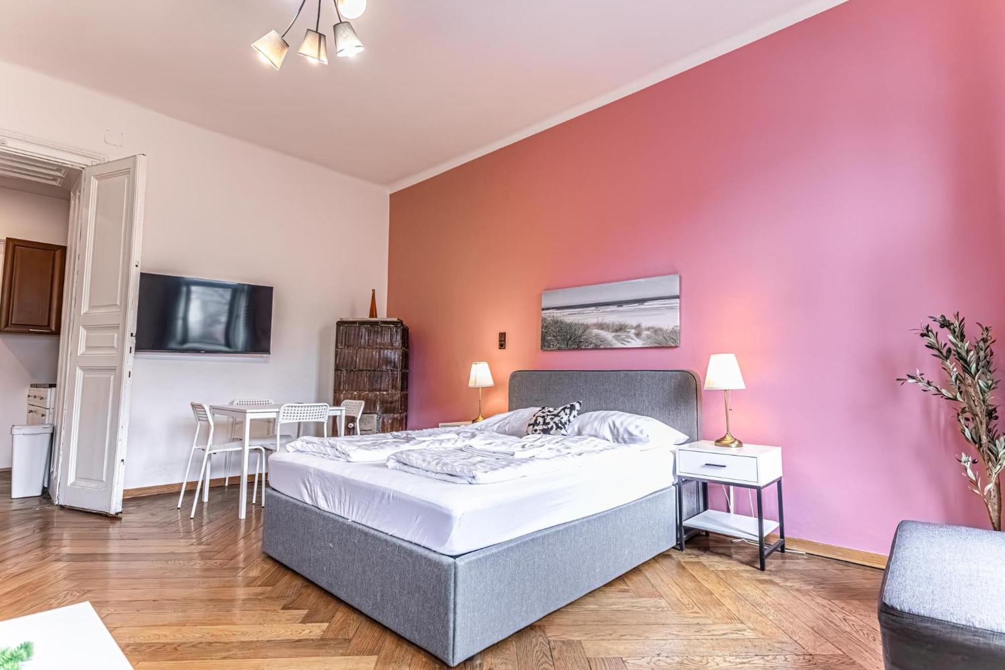 Lovely 1Br Apt. Near Akh Hospital Wina Bagian luar foto