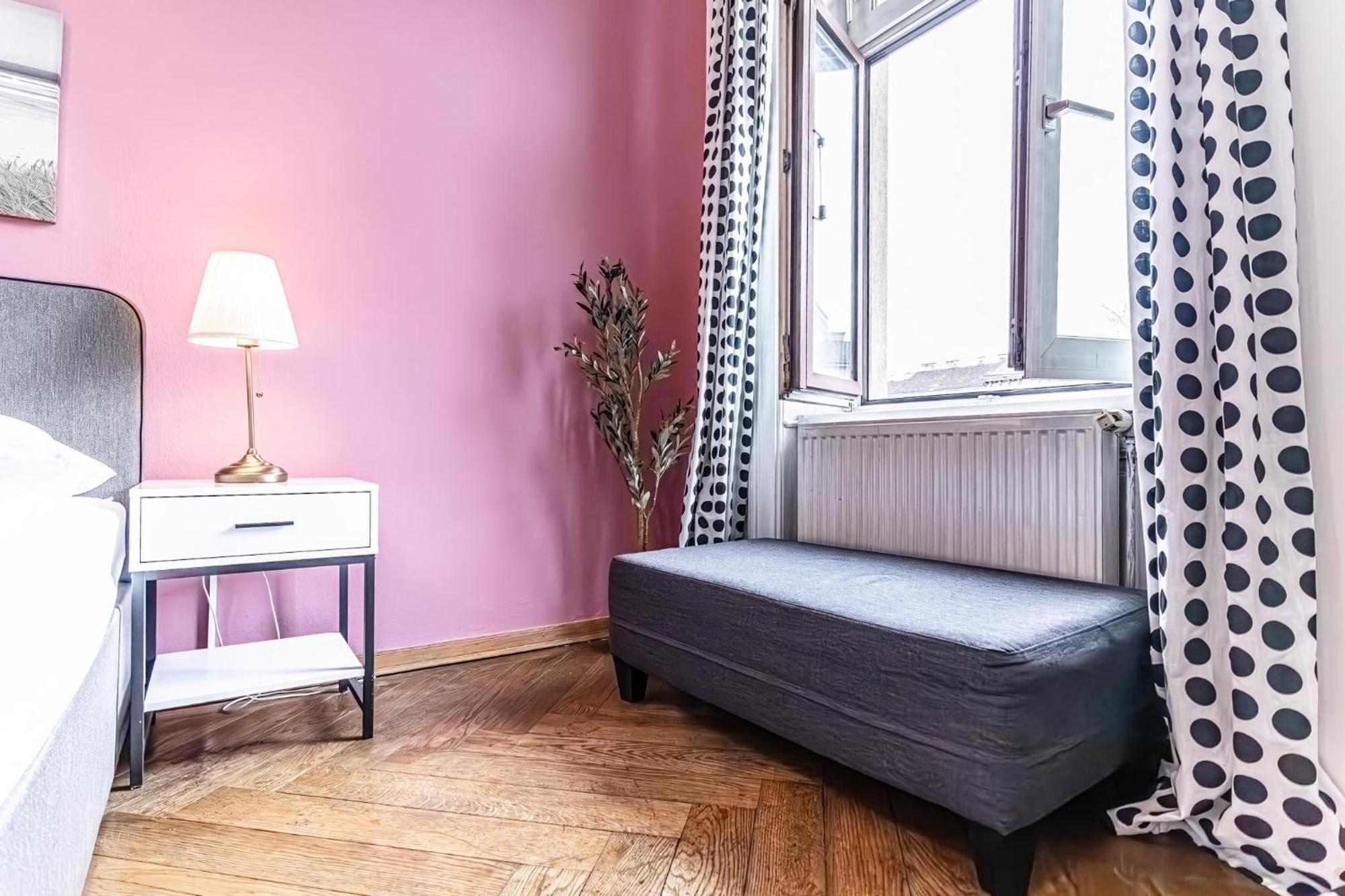 Lovely 1Br Apt. Near Akh Hospital Wina Bagian luar foto
