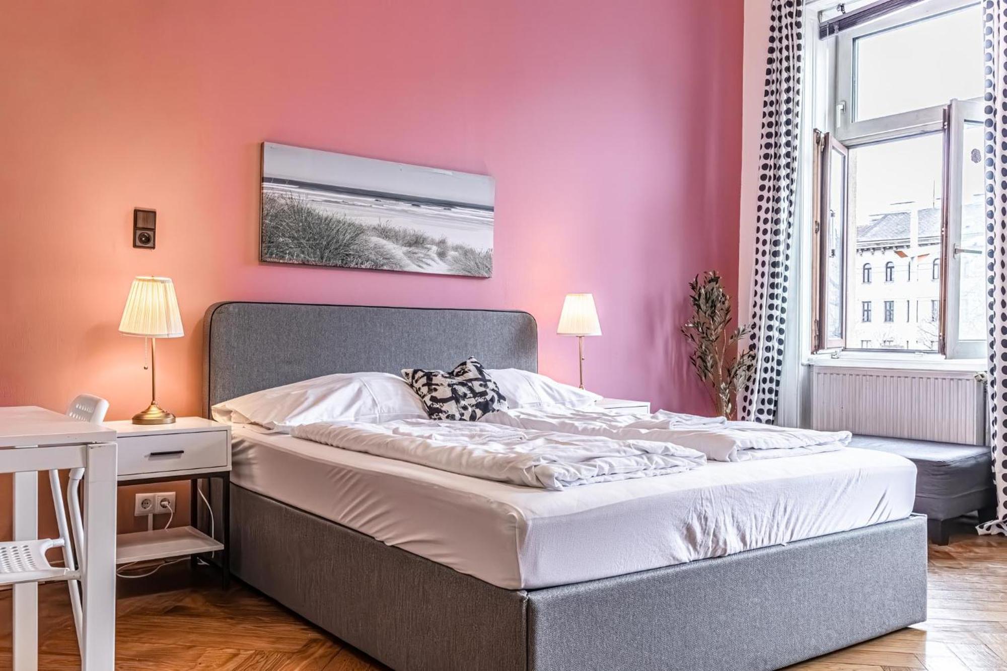 Lovely 1Br Apt. Near Akh Hospital Wina Bagian luar foto