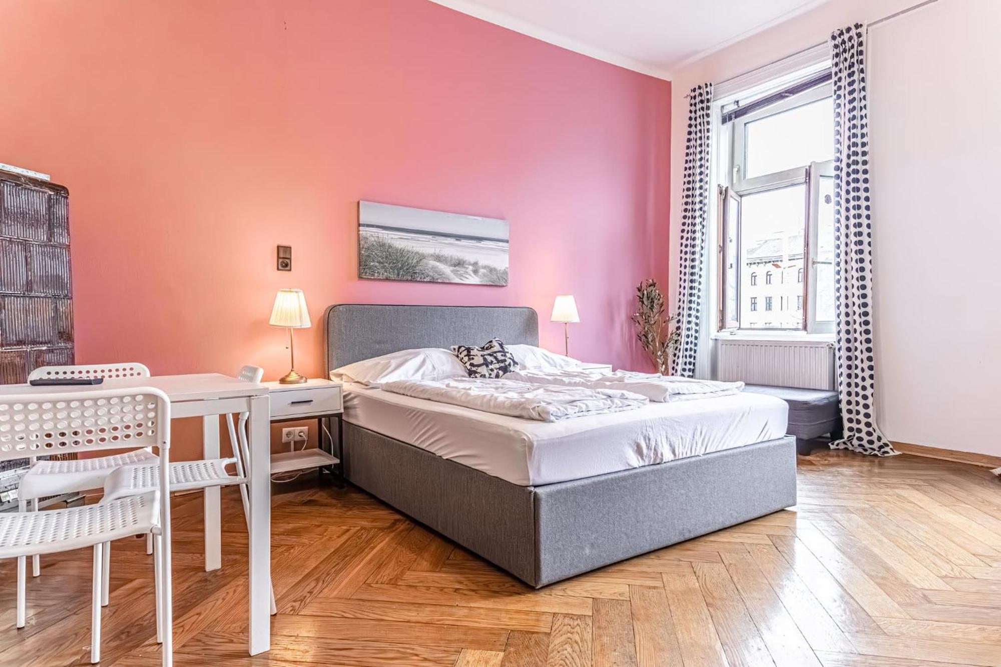 Lovely 1Br Apt. Near Akh Hospital Wina Bagian luar foto